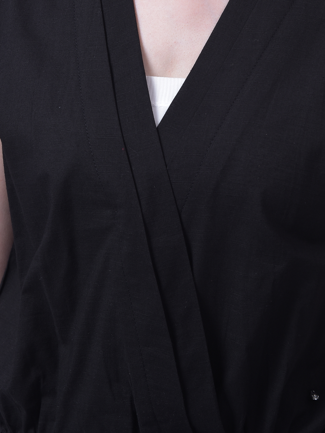 Numero Uno Women Black Sleeveless V-Neck Crop Top